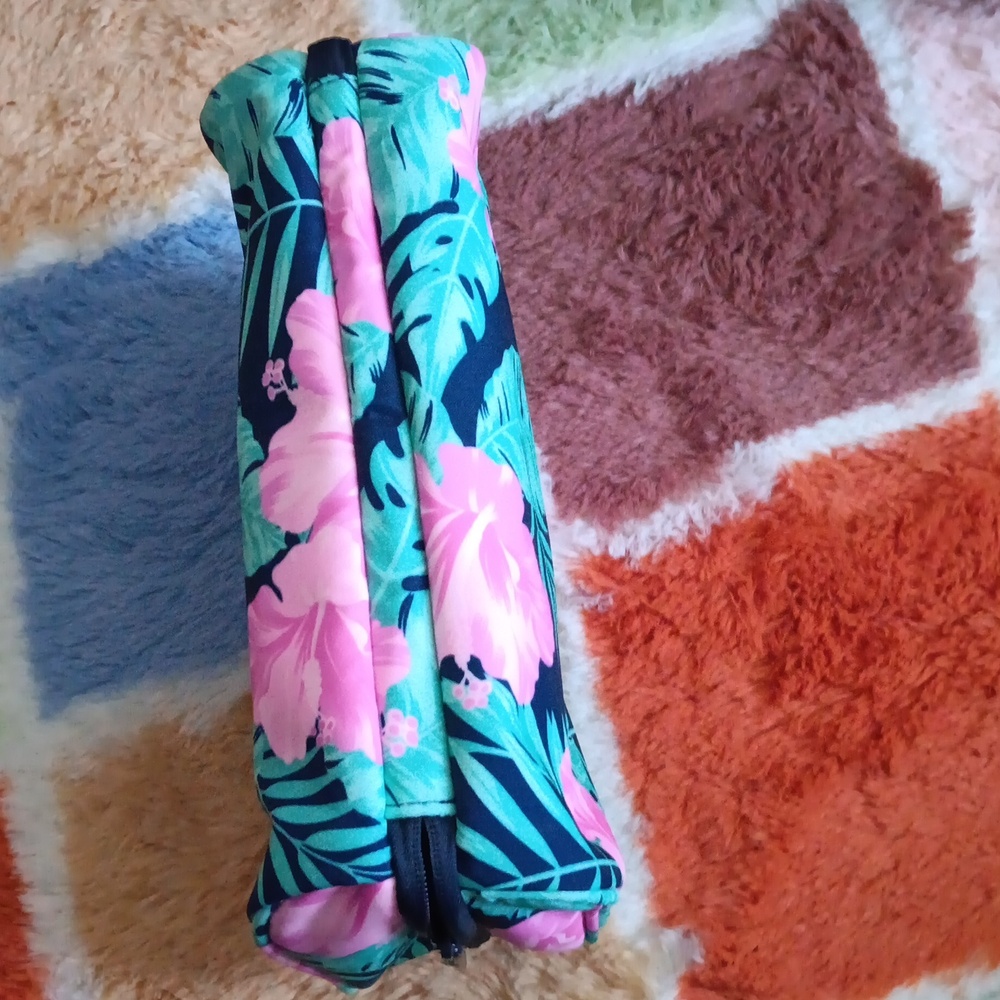 Hurley Pink Tropical Floral Cosmetic Bag - Picture 3 of 8